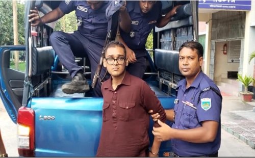 নাটোরে মঞ্চ থেকে নামার সময় মন্ত্রীর সঙ্গে ধাক্কা, পিস্তলসহ যুবক আটক
